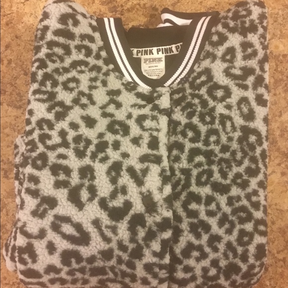 *SOLD* NWT VS PINK Leopard Sherpa Bomber Jacket - Picture 5 of 7